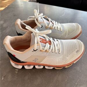 On running women’s cloudace glacier/terracotta size 8
